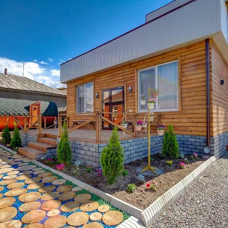 Hillside Karakol B&B 外观 照片