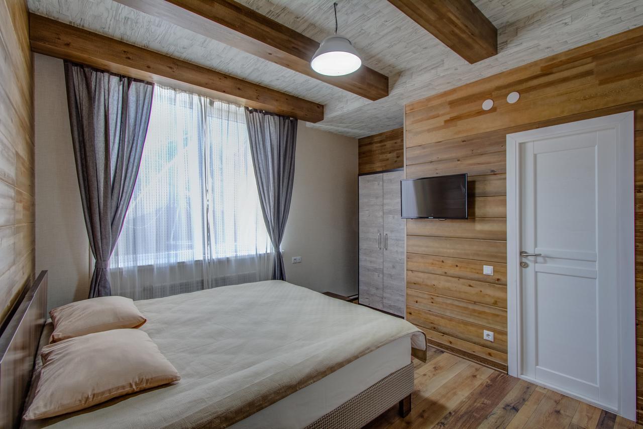 Hillside Karakol B&B 外观 照片