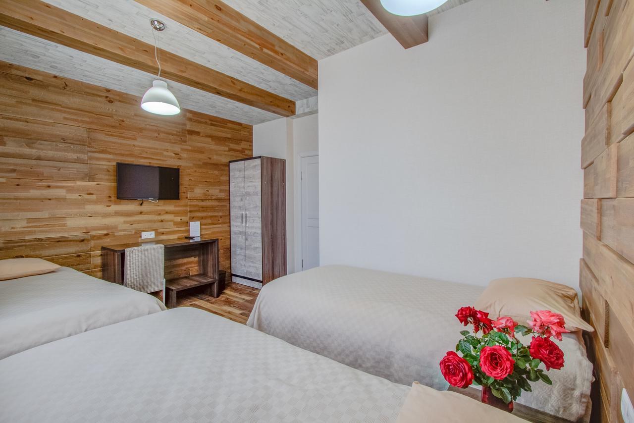 Hillside Karakol B&B 外观 照片