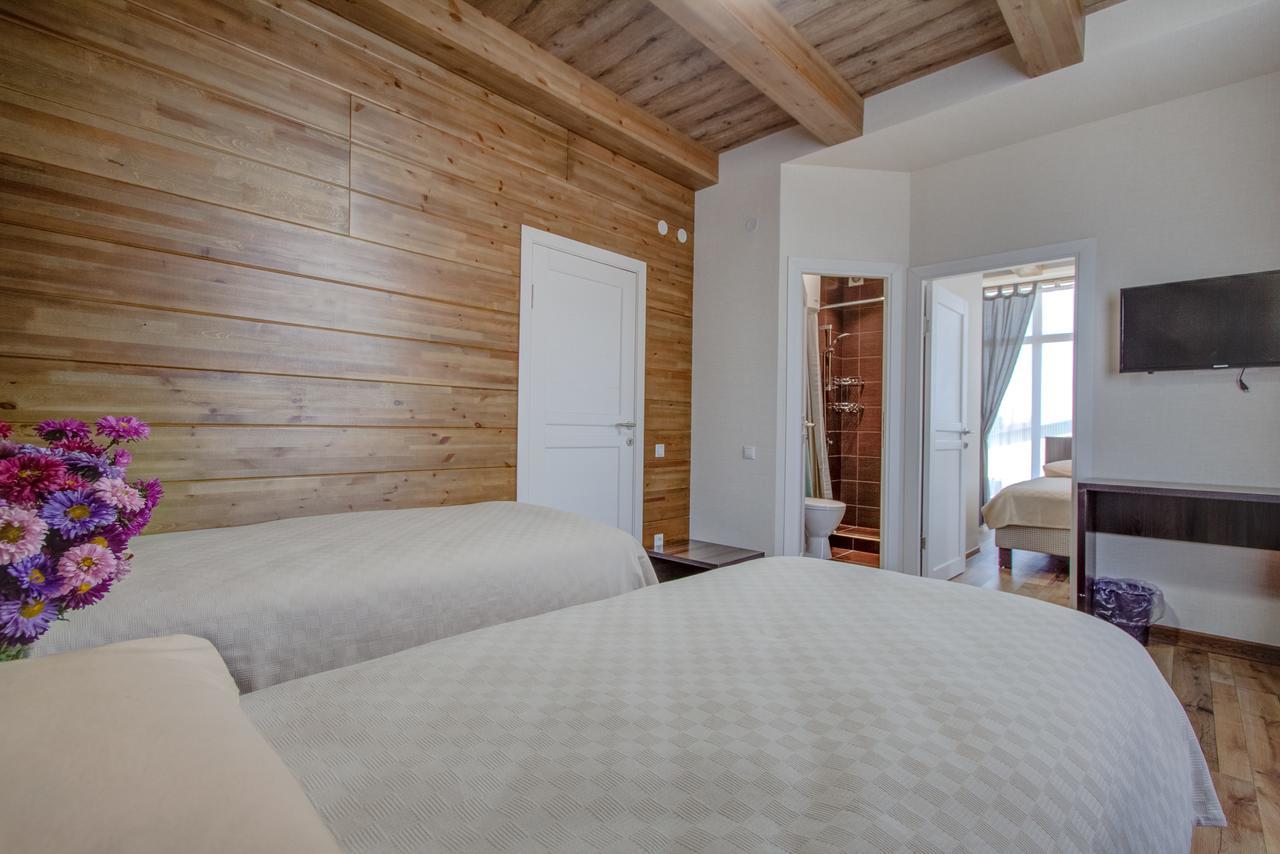 Hillside Karakol B&B 外观 照片