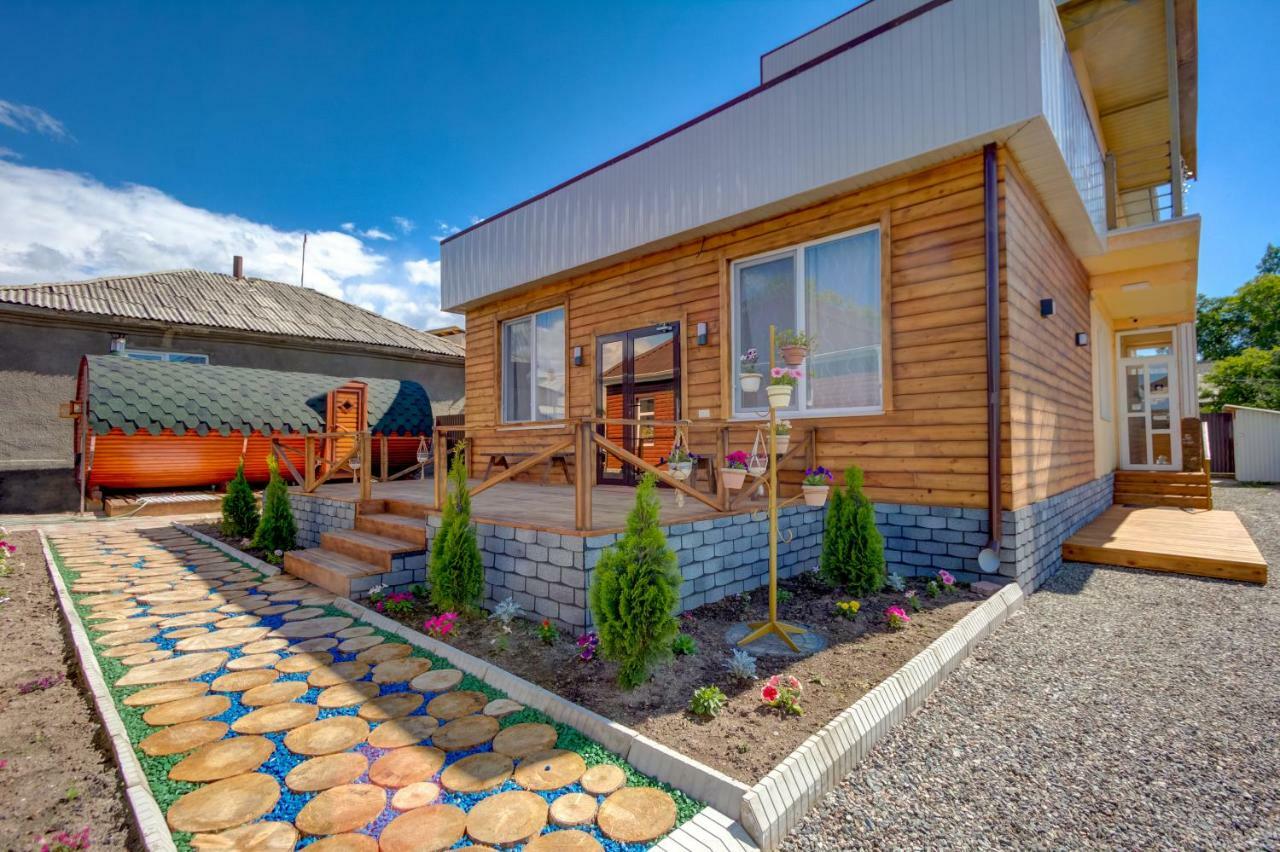 Hillside Karakol B&B 外观 照片
